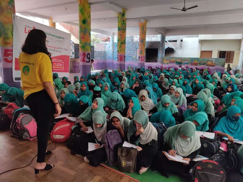 menstrual hygiene management session, girls empowerment, educate young girls, educate india , healthy menstruation, clothe pad distribution in beed