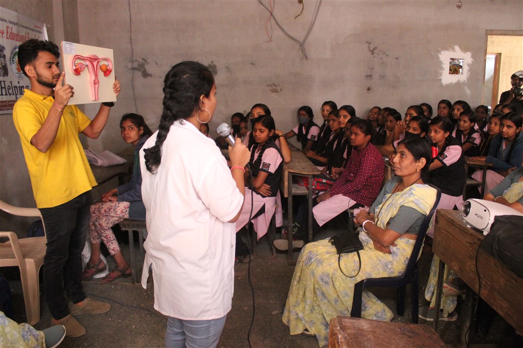 Menstrual_education, awareness-session, period stigma, sanitary pads, clothe pad , session on menstrual hygiene,  pads distribution, educating young girls and under privileged women, educate india, women empowerment, Future India