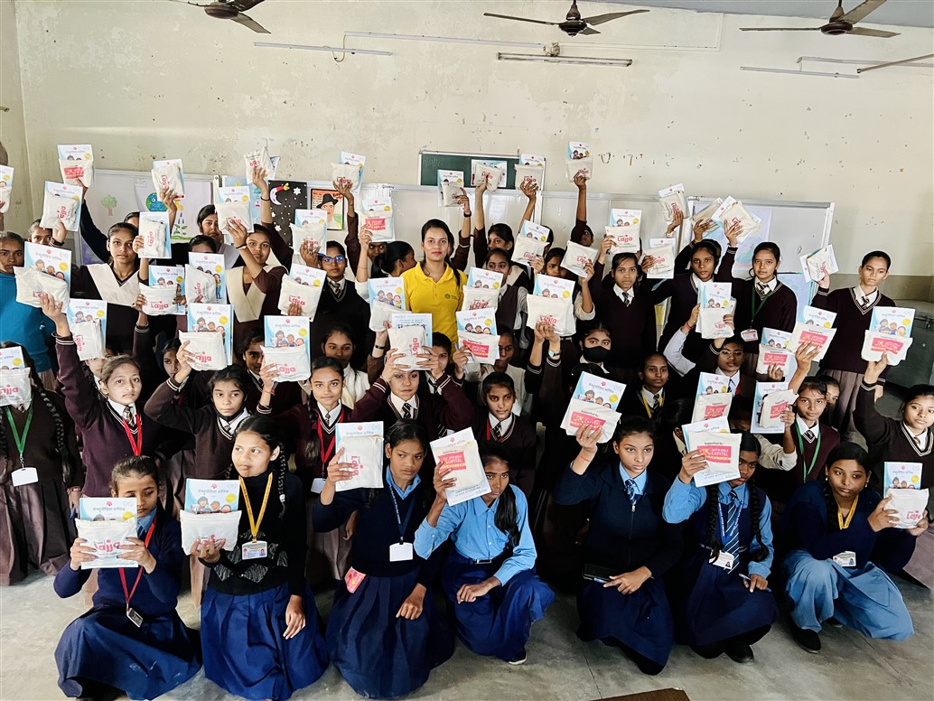 menstrual hygiene management session, girls empowerment, educate young girls, educate india , healthy menstruation, clothe pad distribution in lucknow