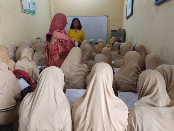 menstrual hygiene management session, girls empowerment, educate young girls, educate india , healthy menstruation, clothe pad distribution in rural areas