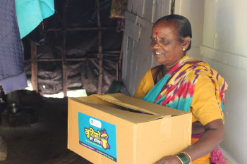 MTD, Making_the_Difference, khusiyon_Ka_Box, Clothes_Distribution, Old_lady, Happy_indian_woman
